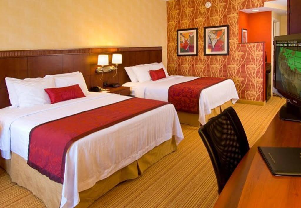 Courtyard Lancaster Otel Fertility Dış mekan fotoğraf