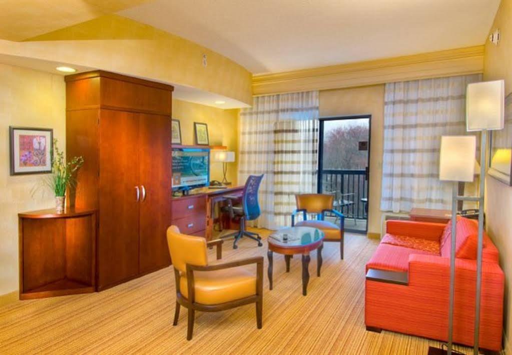 Courtyard Lancaster Otel Fertility Dış mekan fotoğraf