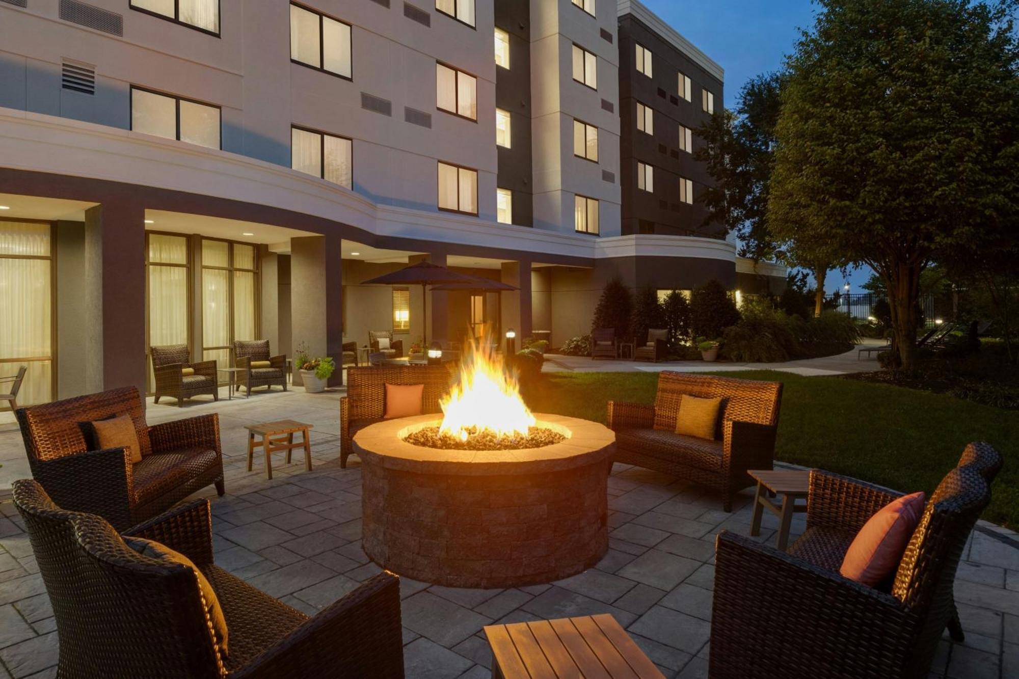 Courtyard Lancaster Otel Fertility Dış mekan fotoğraf