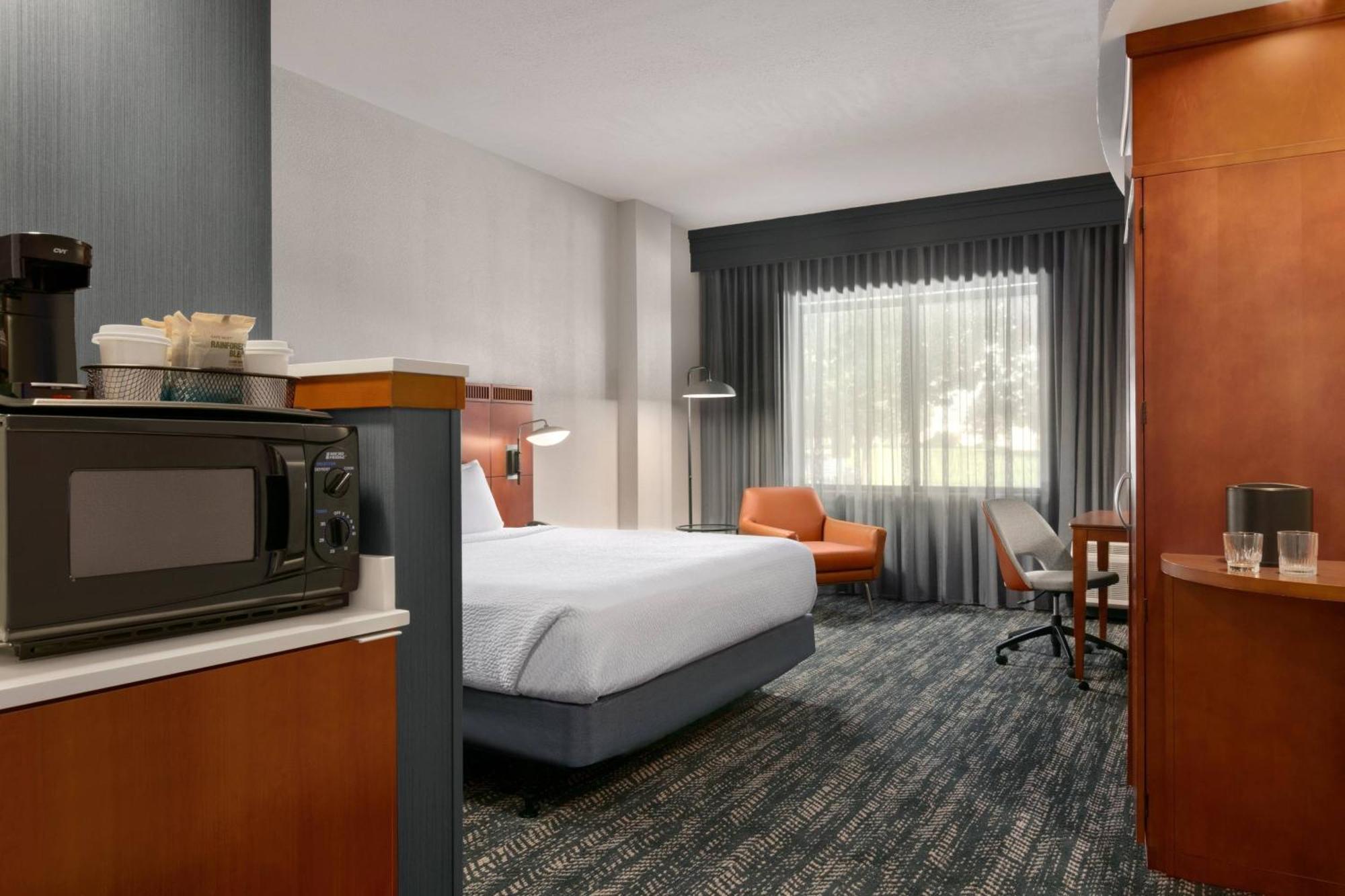 Courtyard Lancaster Otel Fertility Dış mekan fotoğraf