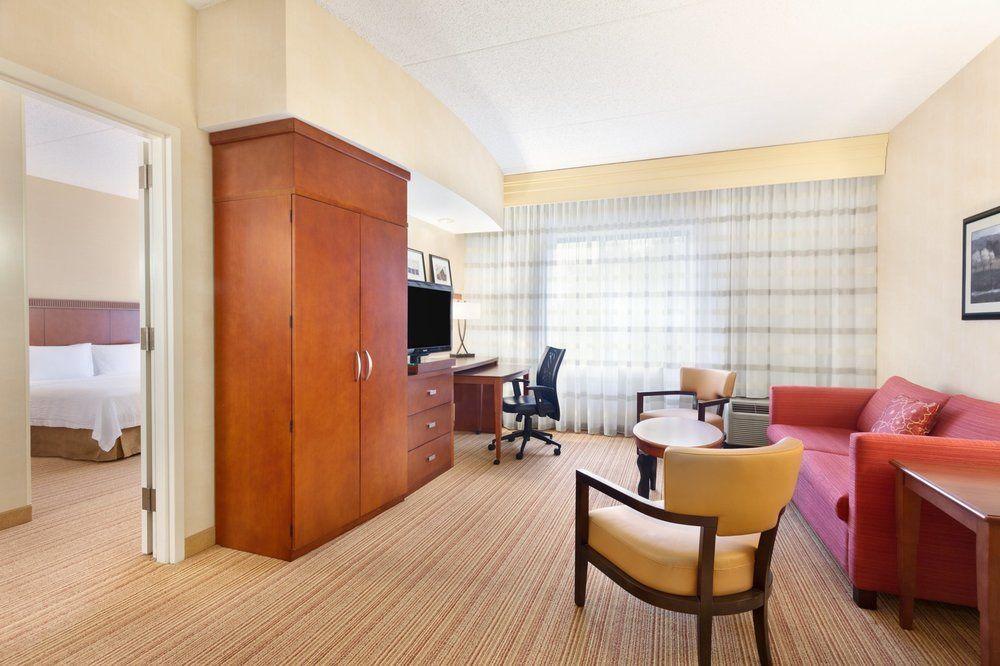 Courtyard Lancaster Otel Fertility Dış mekan fotoğraf