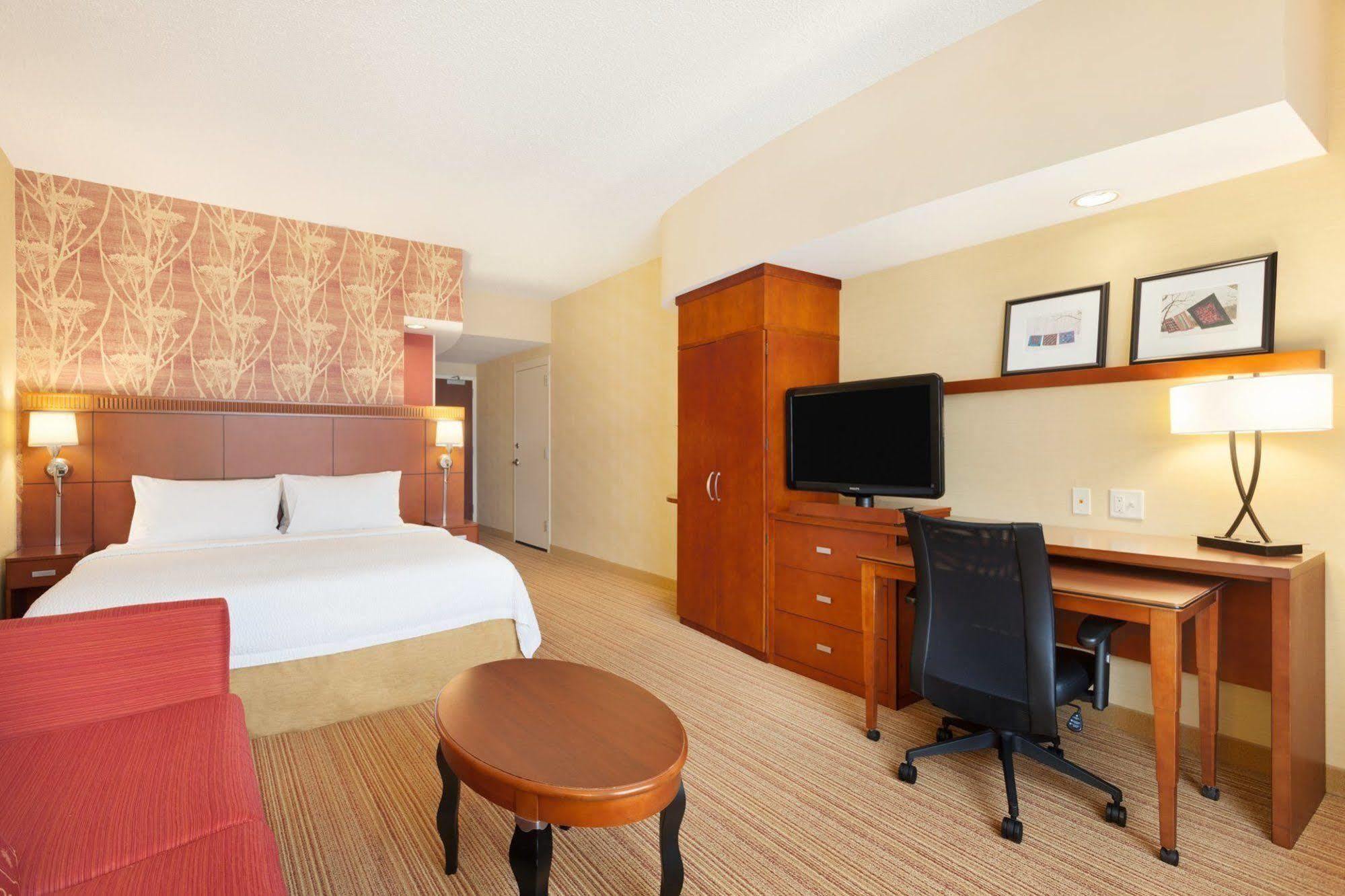Courtyard Lancaster Otel Fertility Dış mekan fotoğraf