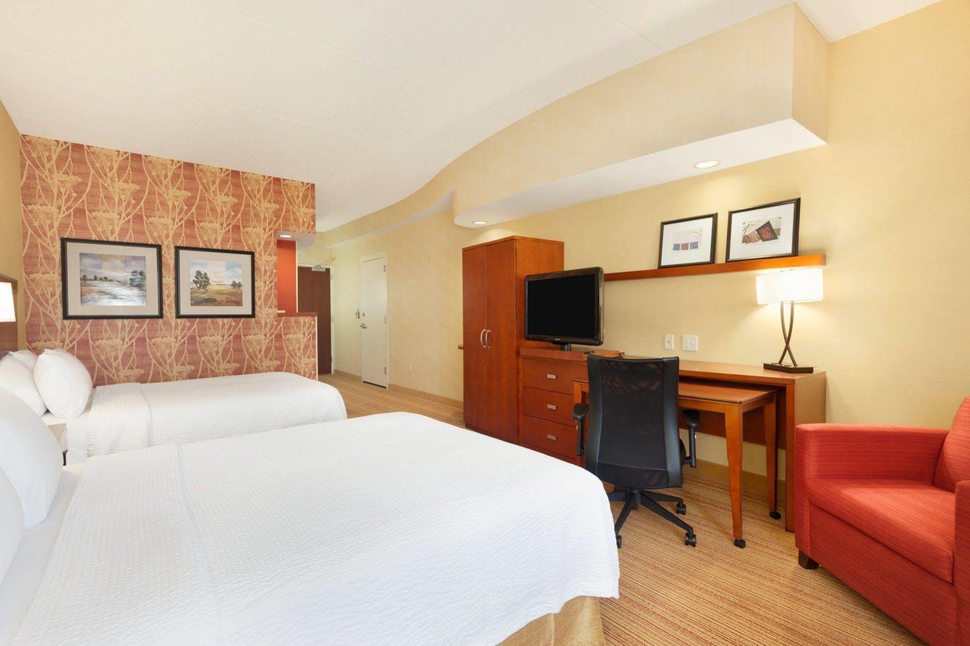 Courtyard Lancaster Otel Fertility Dış mekan fotoğraf