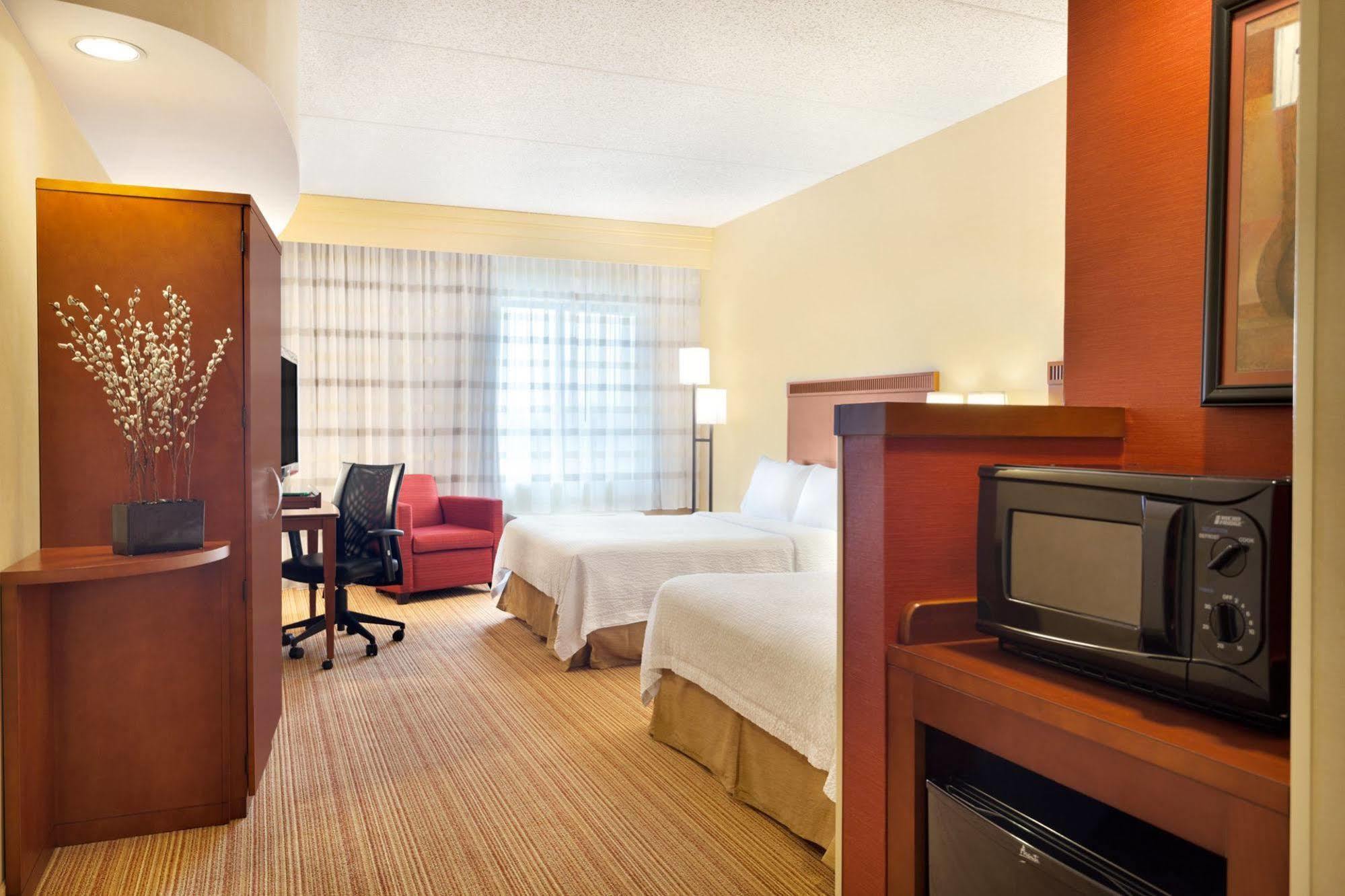 Courtyard Lancaster Otel Fertility Dış mekan fotoğraf